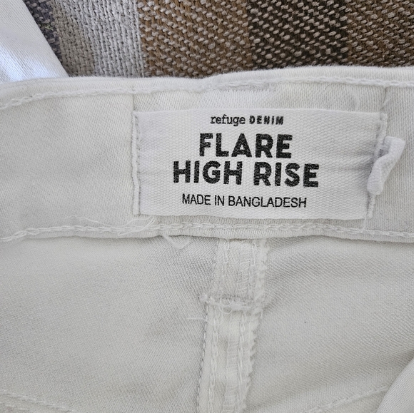 RefugeWomen's Denim White Flared High Rise Casual chic Jeans Size 3.. - Picture 10 of 12